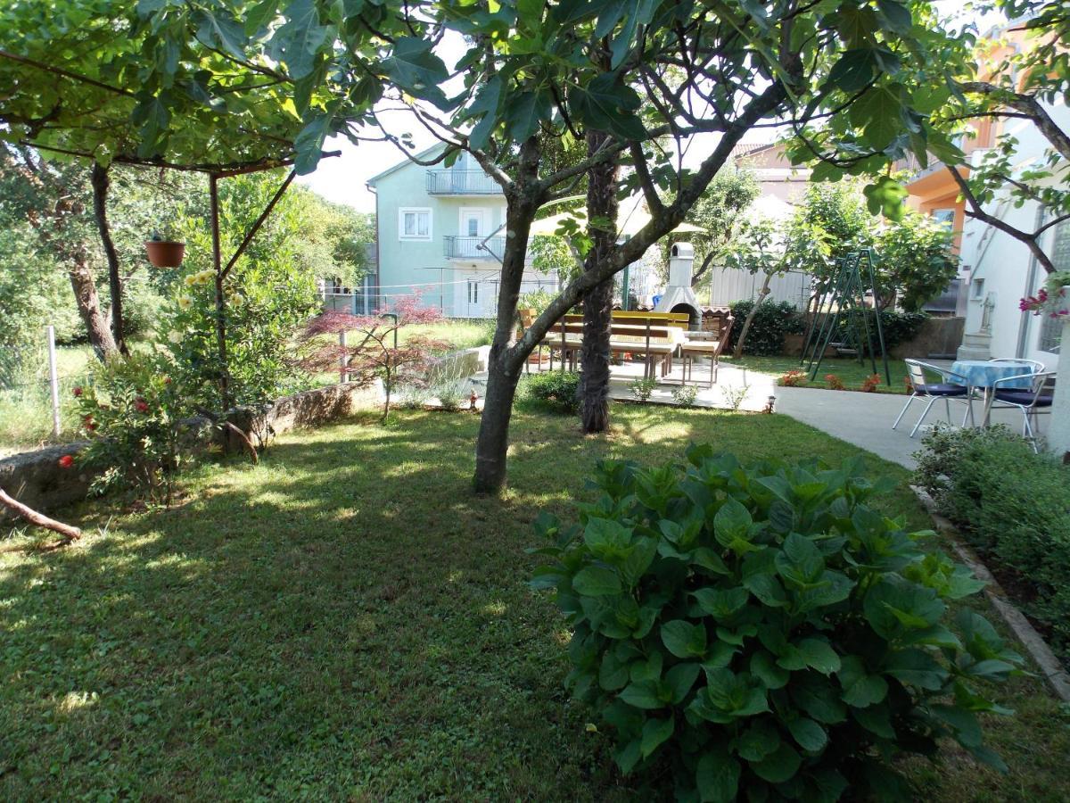 Apartments Cutic Malinska Ngoại thất bức ảnh